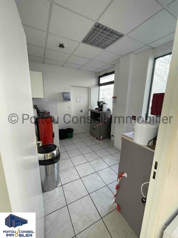 BUREAUX RDC ACCES PMR SECTEUR AVENUE DE LA ROCHELLE 300m2