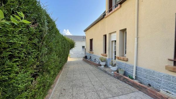 À vendre - Maison contemporaine, 6 pièces située à Aubigné-Racan (72800)