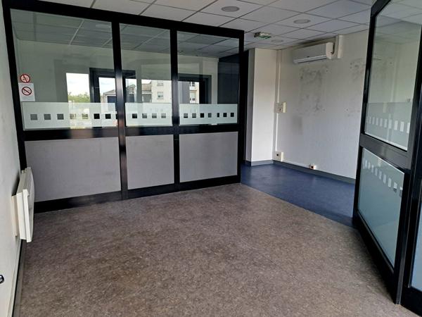 CONFLANS EN JARNISY - LOCAL COMMERCIAL - 54M2