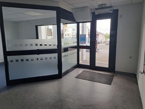 CONFLANS EN JARNISY - LOCAL COMMERCIAL - 54M2