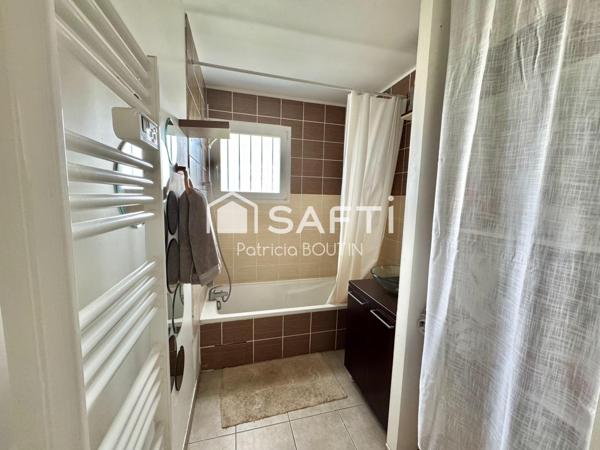 PAVILLON PLAIN PIED 3 CHAMBRES ET GARAGE A FERRIERE !