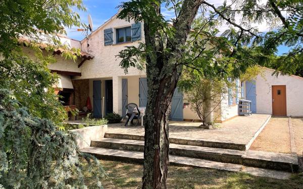 Maison à vendre    5 pièces •  Salavas