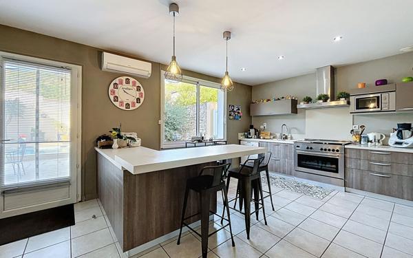 Maison à vendre    6 pièces • 176,09 m2 Tournon-sur-Rhône