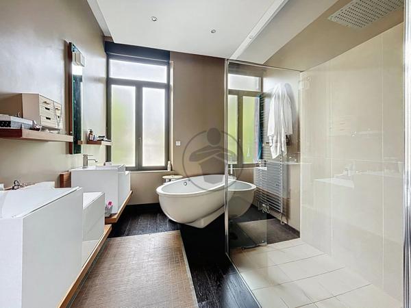 Vente Maison 8 pièces 328 m2 à Saint-Quentin