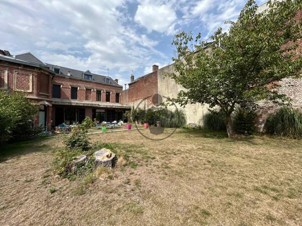 Vente Maison 8 pièces 328 m2 à Saint-Quentin