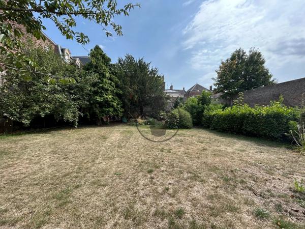 Vente Maison 8 pièces 328 m2 à Saint-Quentin