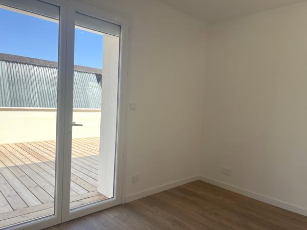 CHARTRONS-BASSENS A FLOT GRAND T5 DE 126M² renovation a neuf avec climatisation ET TERRASSE DE 62M²