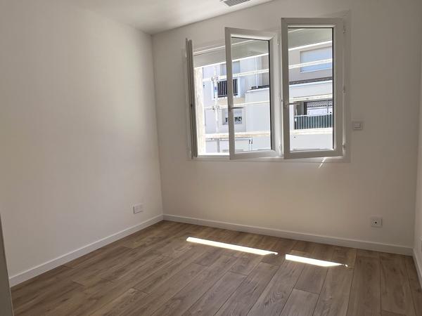 CHARTRONS-BASSENS A FLOT GRAND T5 DE 126M² renovation a neuf avec climatisation ET TERRASSE DE 62M²