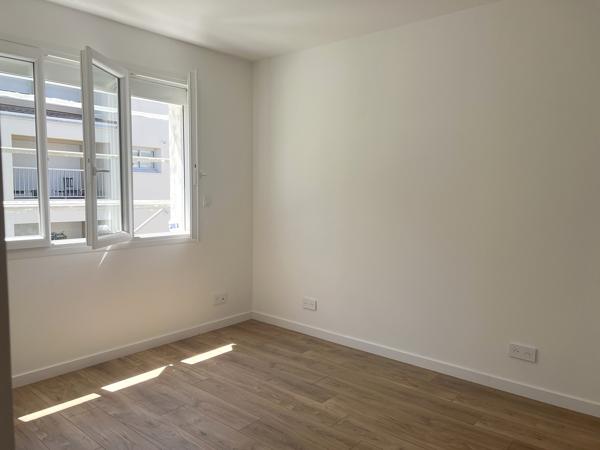 CHARTRONS-BASSENS A FLOT GRAND T5 DE 126M² renovation a neuf avec climatisation ET TERRASSE DE 62M²