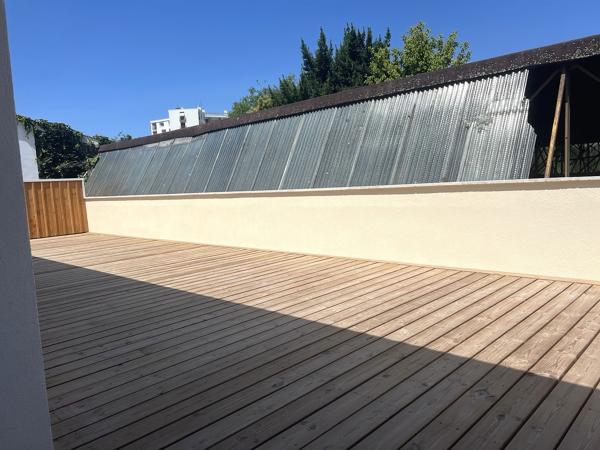 CHARTRONS-BASSENS A FLOT GRAND T5 DE 126M² renovation a neuf avec climatisation ET TERRASSE DE 62M²