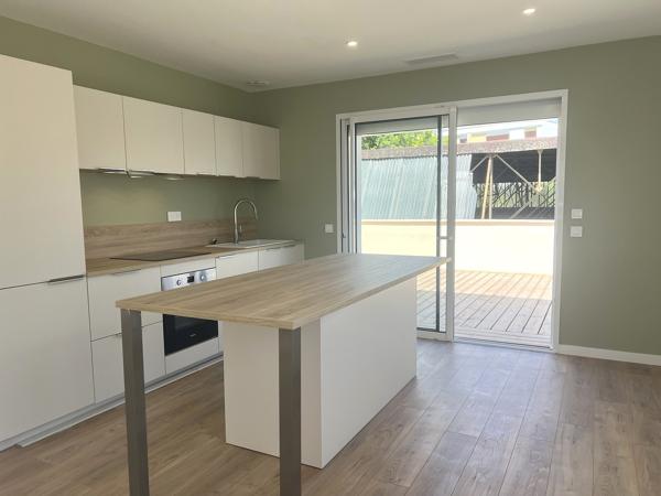 CHARTRONS-BASSENS A FLOT GRAND T5 DE 126M² renovation a neuf avec climatisation ET TERRASSE DE 62M²