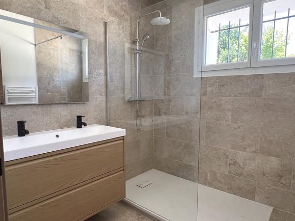 CHARTRONS-BASSENS A FLOT GRAND T5 DE 126M² renovation a neuf avec climatisation ET TERRASSE DE 62M²