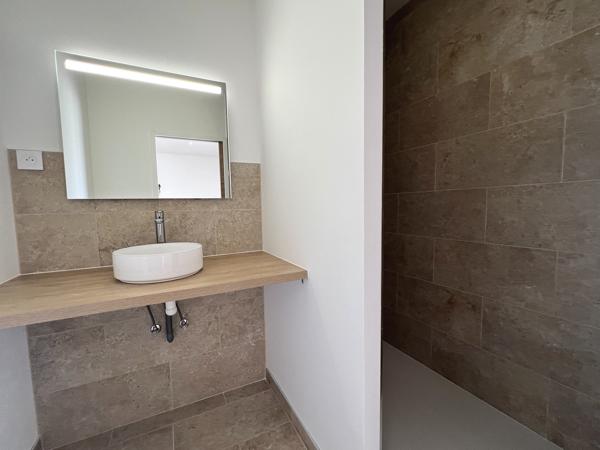 CHARTRONS-BASSENS A FLOT GRAND T5 DE 126M² renovation a neuf avec climatisation ET TERRASSE DE 62M²
