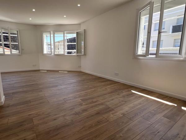 CHARTRONS-BASSENS A FLOT GRAND T5 DE 126M² renovation a neuf avec climatisation ET TERRASSE DE 62M²