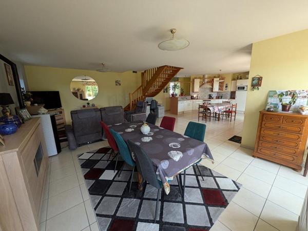 5MN DE LAMBALLE. 4 chambres-garage