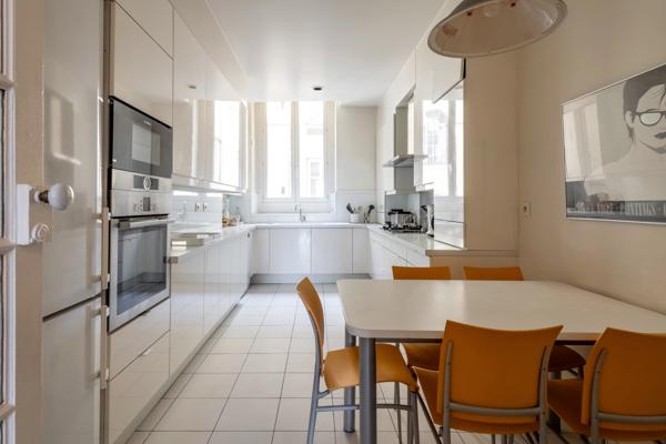 LYON 6 - Quai Sarrail - Appartement T4 de 182,55m² - 3 chambres - 2 caves - local à vélos - garage en sus