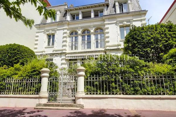 À vendre Saint-Jean-de-Luz – Hôtel particulier datant de 1900