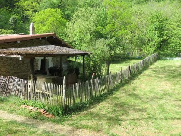 Dpt Ain (01), à vendre TORCIEU grangeon en pierres P2 d'environ 40 m² et terrain de 4362 m²