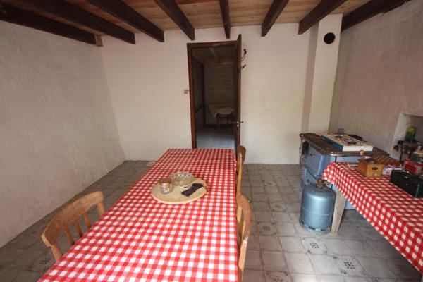 Dpt Ain (01), à vendre TORCIEU grangeon en pierres P2 d'environ 40 m² et terrain de 4362 m²