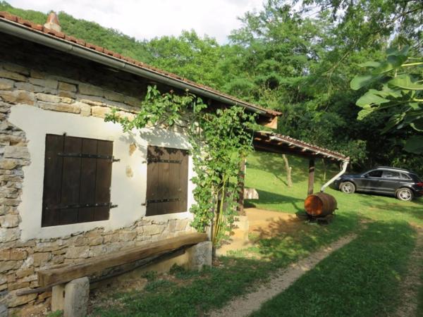 Dpt Ain (01), à vendre TORCIEU grangeon en pierres P2 d'environ 40 m² et terrain de 4362 m²