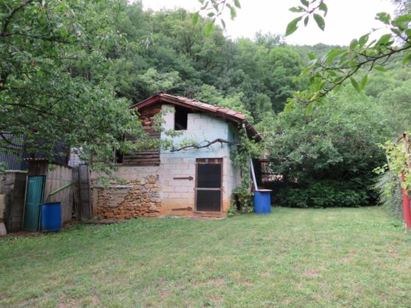 Dpt Ain (01), à vendre TORCIEU grangeon en pierres P2 d'environ 40 m² et terrain de 4362 m²