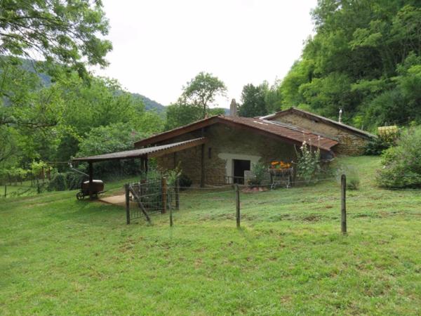 Dpt Ain (01), à vendre TORCIEU grangeon en pierres P2 d'environ 40 m² et terrain de 4362 m²