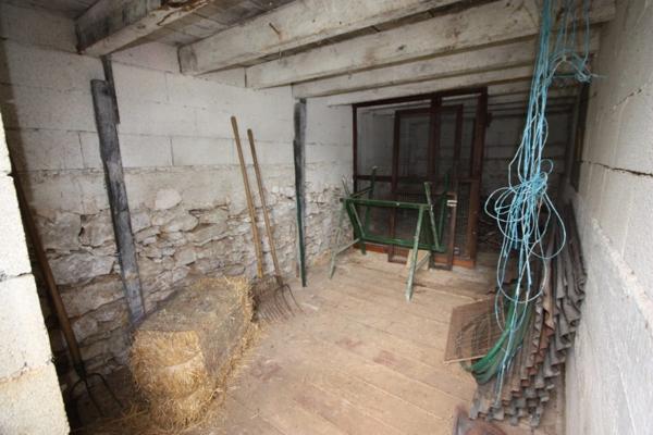 Dpt Ain (01), à vendre TORCIEU grangeon en pierres P2 d'environ 40 m² et terrain de 4362 m²
