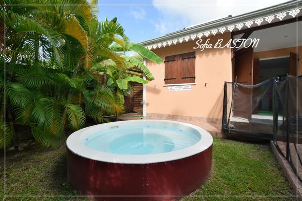 Les Trois-Îlets – Maison T3 de plain-pied - piscine – Plage à pied 68m² Hab. – Terrain 237m2 (972) - A vendre