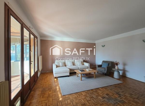 Villa sur un niveau composée de deux appartements avec jardin plat proche des commodités