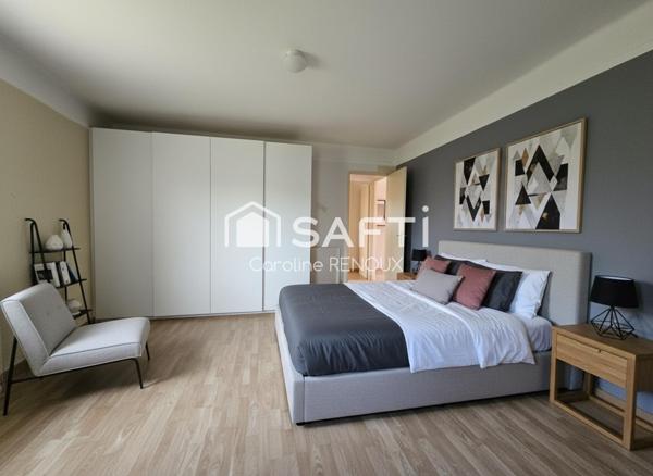 Villa sur un niveau composée de deux appartements avec jardin plat proche des commodités