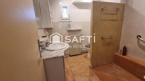 Villa sur un niveau composée de deux appartements avec jardin plat proche des commodités