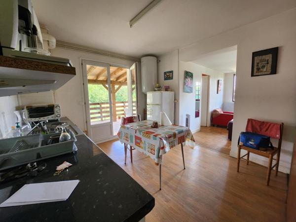 Immeuble commercial comprenant 5 appartements