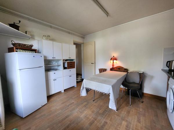 Immeuble commercial comprenant 5 appartements