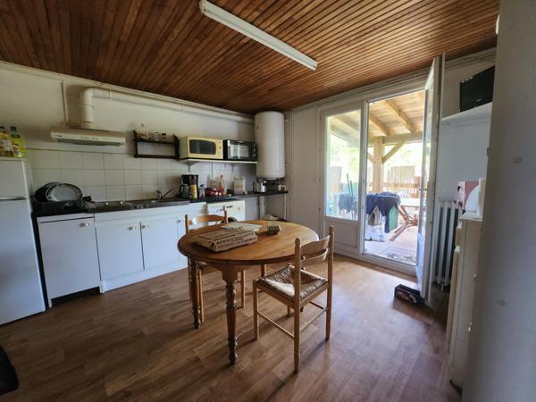 Immeuble commercial comprenant 5 appartements