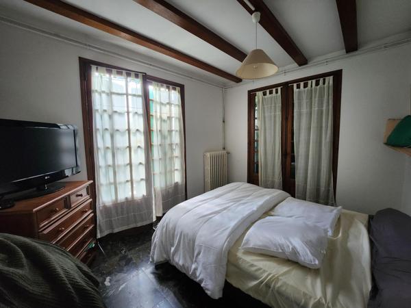 Immeuble commercial comprenant 5 appartements