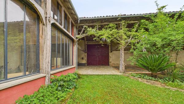 Ensemble immobilier empreint de charme, d'authenticité et d'une élégance discrète. Marciac