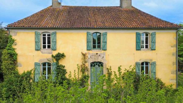 Ensemble immobilier empreint de charme, d'authenticité et d'une élégance discrète. Marciac