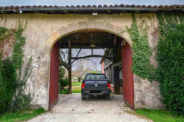 Ensemble immobilier empreint de charme, d'authenticité et d'une élégance discrète. Marciac
