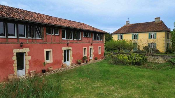 Ensemble immobilier empreint de charme, d'authenticité et d'une élégance discrète. Marciac