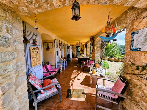 Entrecasteaux (83570) Magnifique Bastide, idéal chambres d'hôtes.