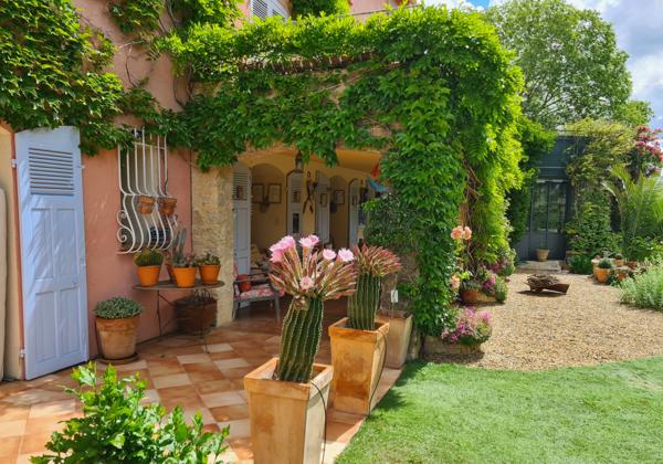 Entrecasteaux (83570) Magnifique Bastide, idéal chambres d'hôtes.