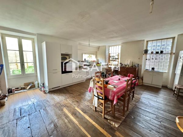 MAISON EN PIERRE 5 CHAMBRES + BUREAU ET JARDIN A MELLE