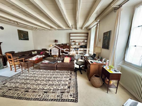 MAISON EN PIERRE 5 CHAMBRES + BUREAU ET JARDIN A MELLE