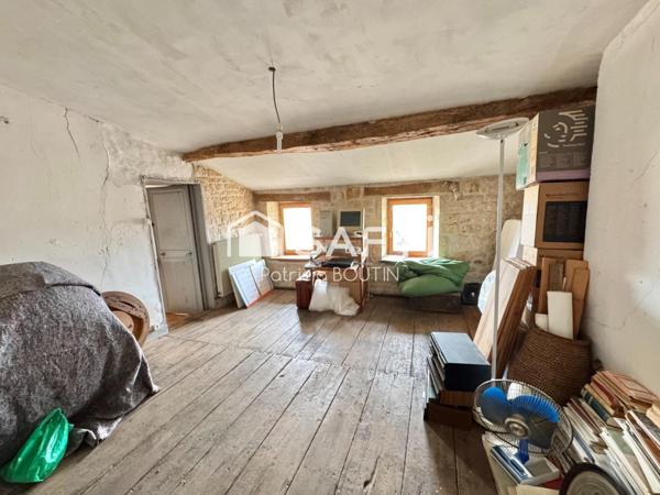 MAISON EN PIERRE 5 CHAMBRES + BUREAU ET JARDIN A MELLE
