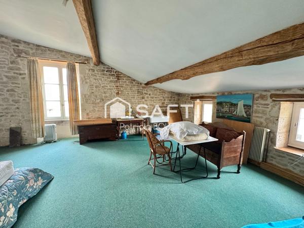 MAISON EN PIERRE 5 CHAMBRES + BUREAU ET JARDIN A MELLE