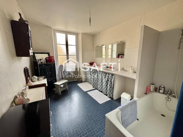 MAISON EN PIERRE 5 CHAMBRES + BUREAU ET JARDIN A MELLE