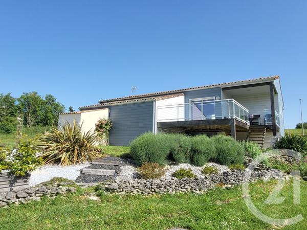 Maison à vendre  5 pièces - 144 m 2   SAINTES  - 17