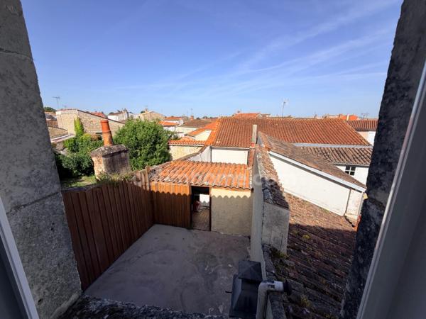 Immeuble à vendre MARANS (17230) MMEUBLE DE RAPPORT CLÉ EN MAIN EN PLEIN CENTRE Investisseurs ou professionnels, saisissez cette opportunité rare sur le secteur !