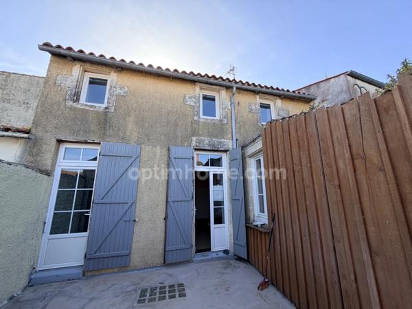 Immeuble à vendre MARANS (17230) MMEUBLE DE RAPPORT CLÉ EN MAIN EN PLEIN CENTRE Investisseurs ou professionnels, saisissez cette opportunité rare sur le secteur !