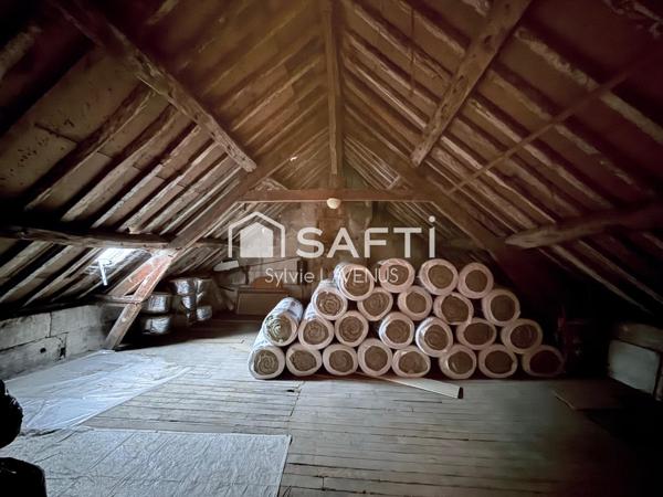 A Belleu 02, idéal investisseur, maison à rénover de 201 m2 avec 6 chambres, sur son terrain de 1593 m2.